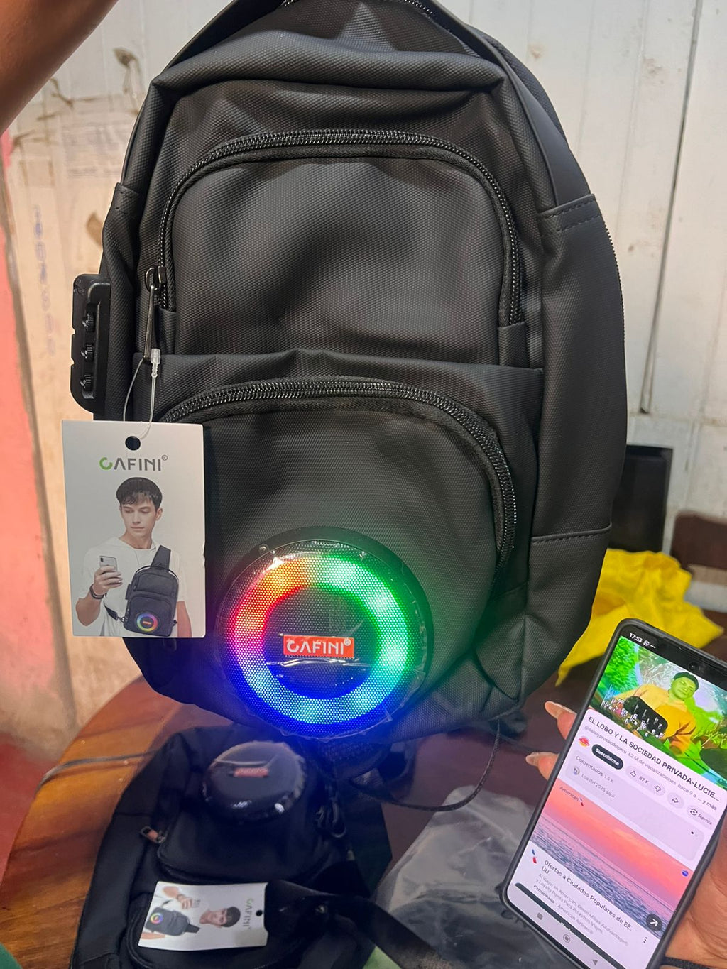 Mochila Antirrobo con Bocina Bluetooth LED